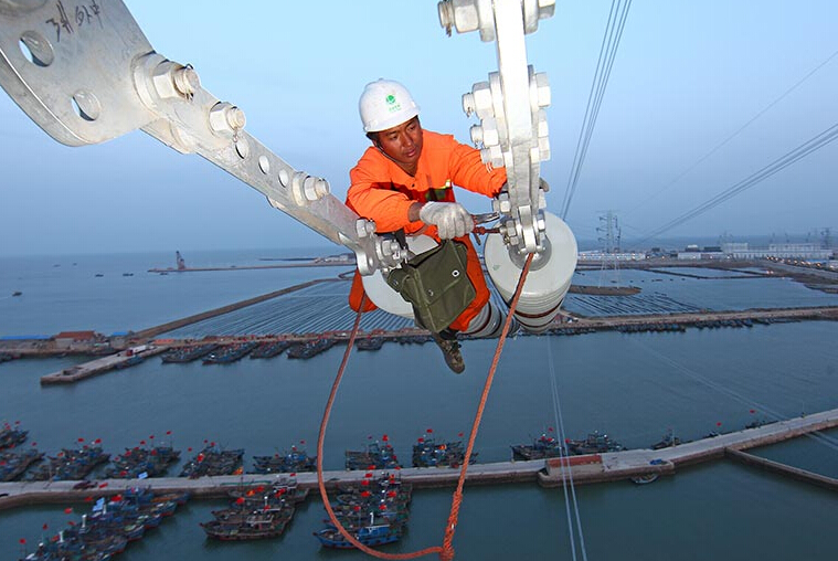 海陽核電線路架通安全性，高空作業(yè)防墜器來保證